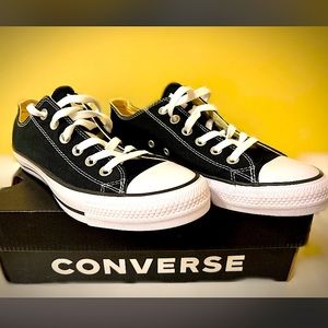 NWT Converse LowTop Black and White